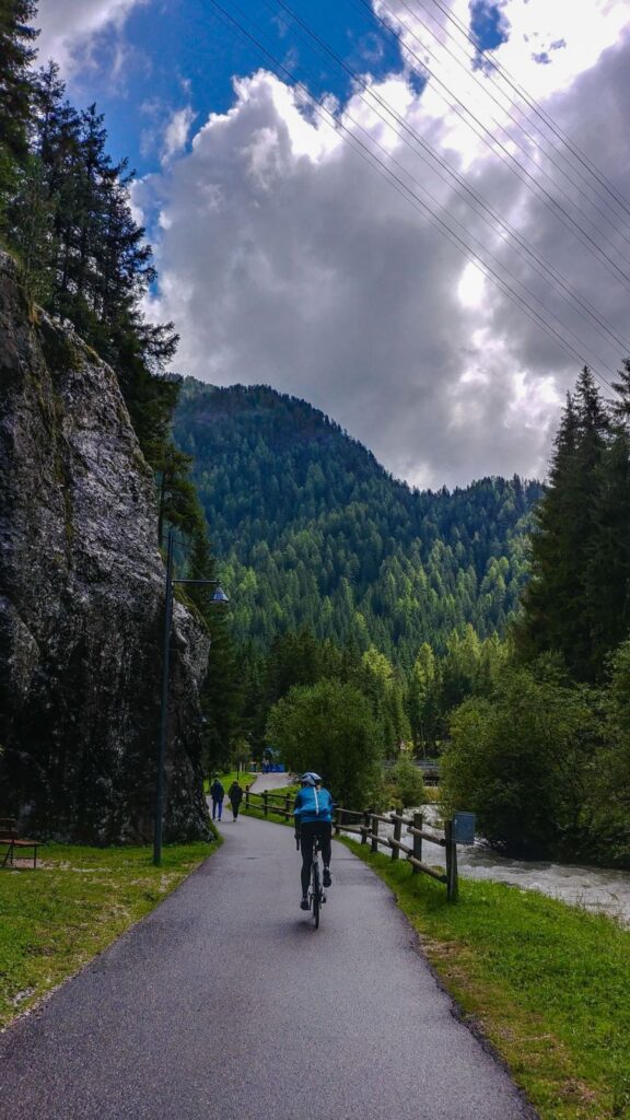 Tiefe Täler, hohe Berge