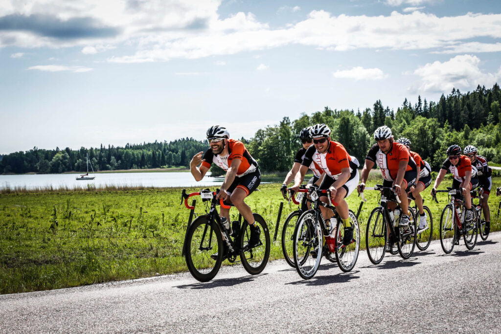 Wer an Mittsommer in Schweden mal 300 km Fahrrad fahren möchte, kommt an diesem Event nicht vorbei. Wir waren bei der Vätternrundan 2017 dabei!